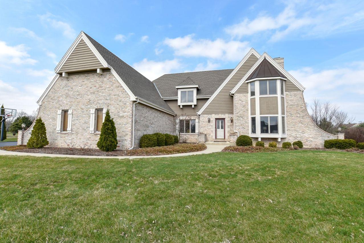 8102 W Knightsbridge Dr., Mequon, WI 53097