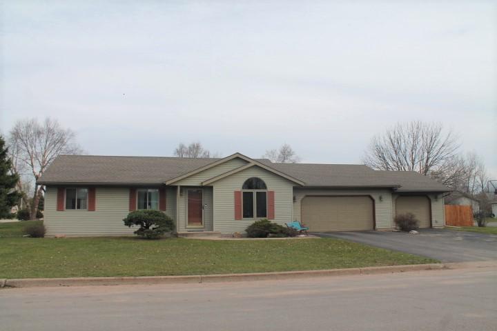 708 Harvest Pl., Holmen, WI 54636