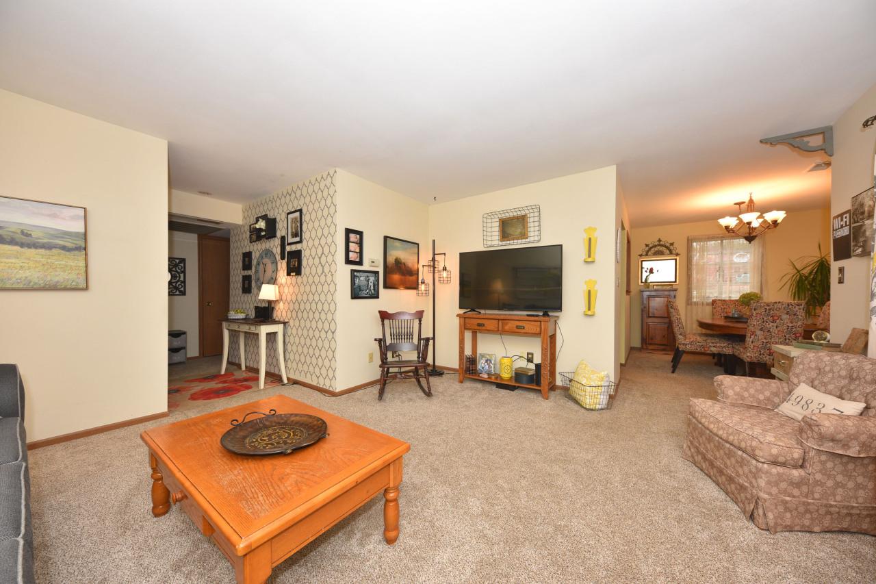1757 Parknoll Ln, Port Washington, WI 53074