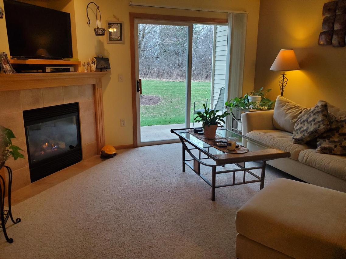 850 Evergreen Dr. #6, Hartford, WI 53027