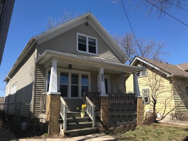 2211 S Robinson St, Milwaukee, WI 53207