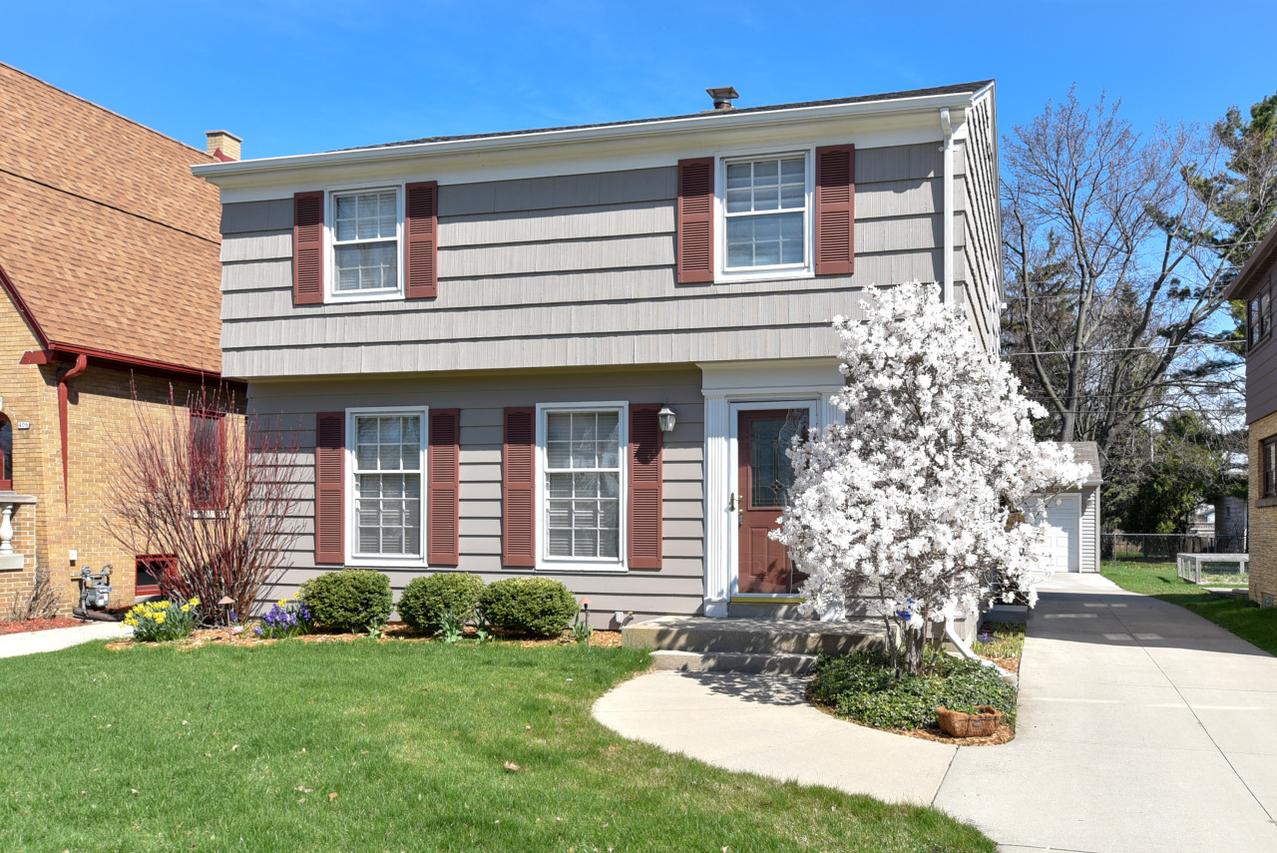 412 E Hampton Rd, Whitefish Bay, WI 53217