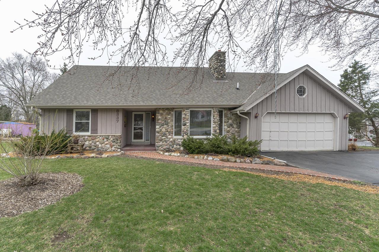 8337 S 35th St, Franklin, WI 53132