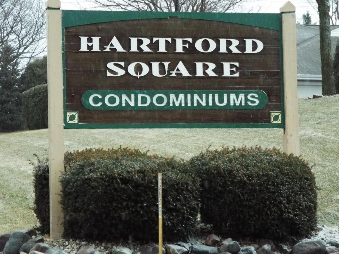 301 Hartford Sq., Hartford, WI 53027