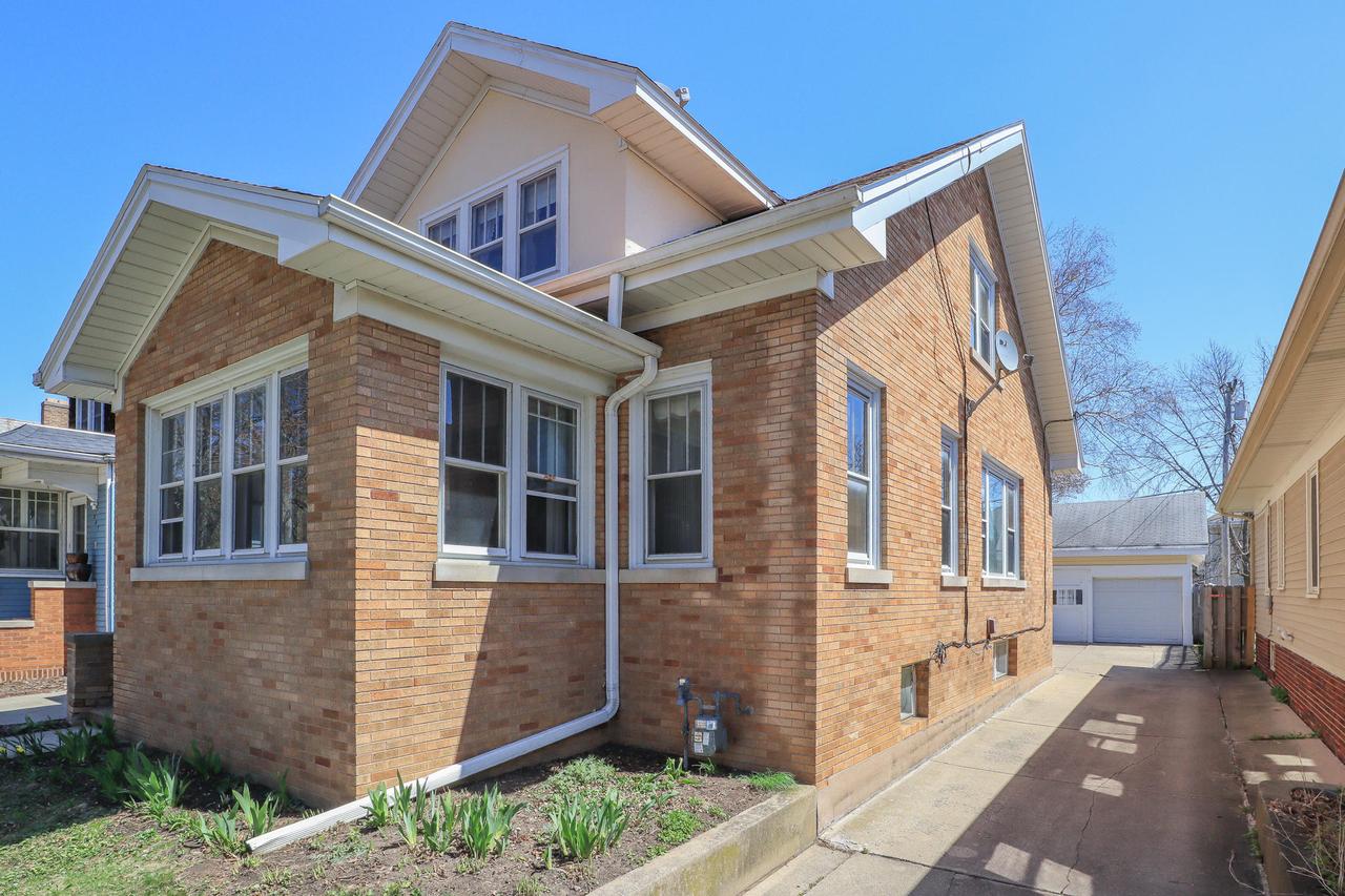 811 Blaine Ave, Racine, WI 53405