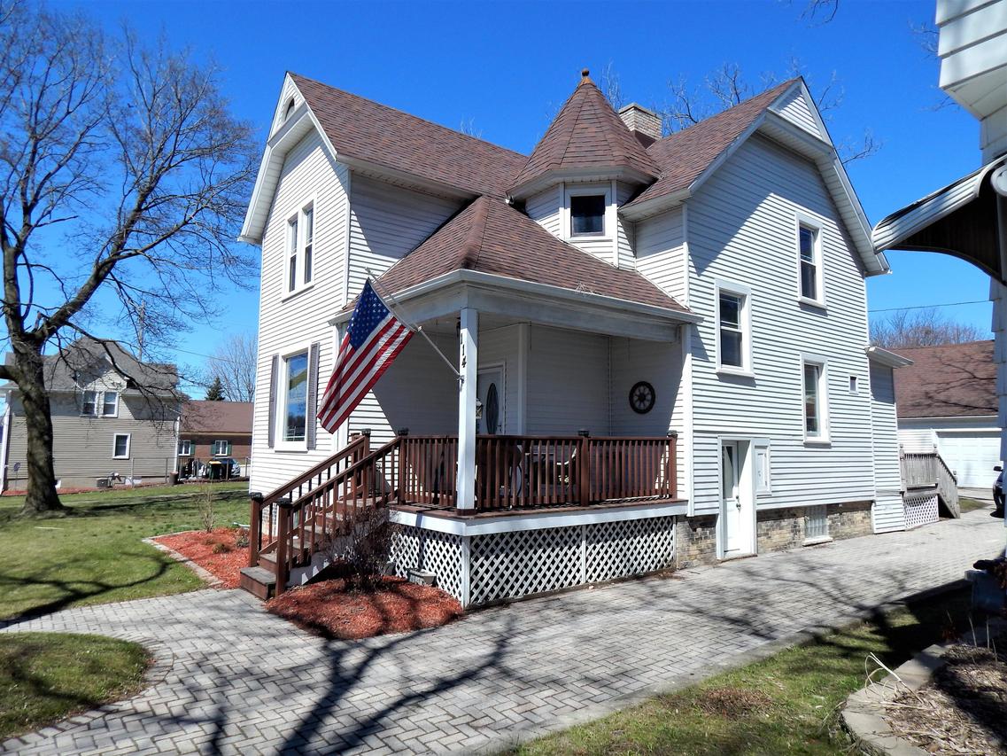 114 E Washington St, West Bend, WI 53095