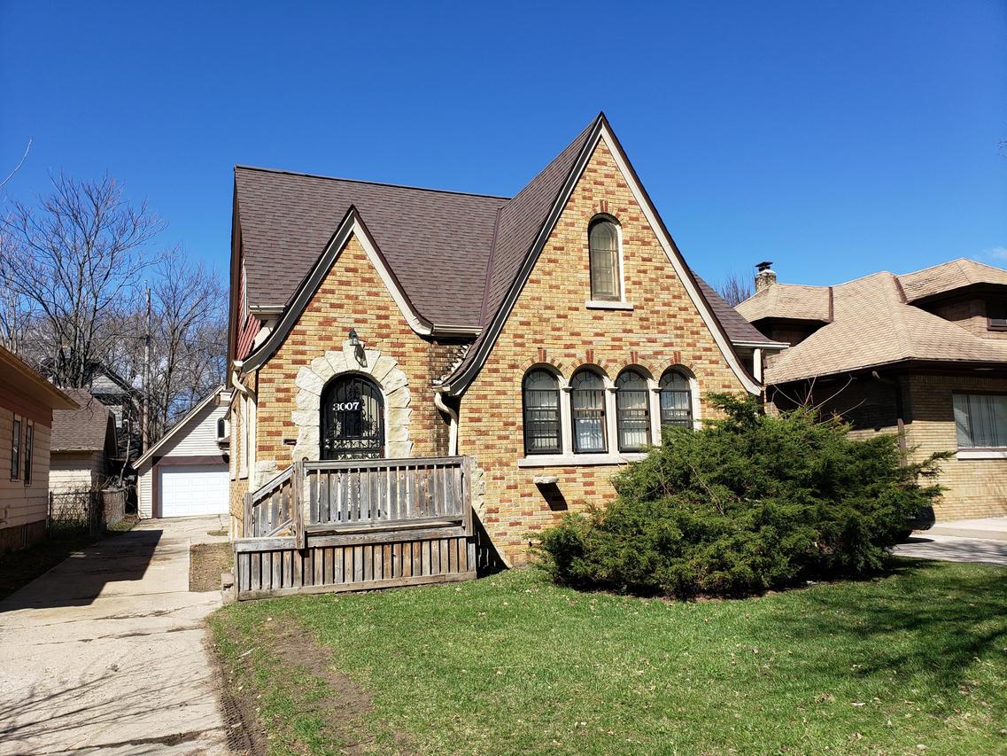 3007 N 44th St, Milwaukee, WI 53210