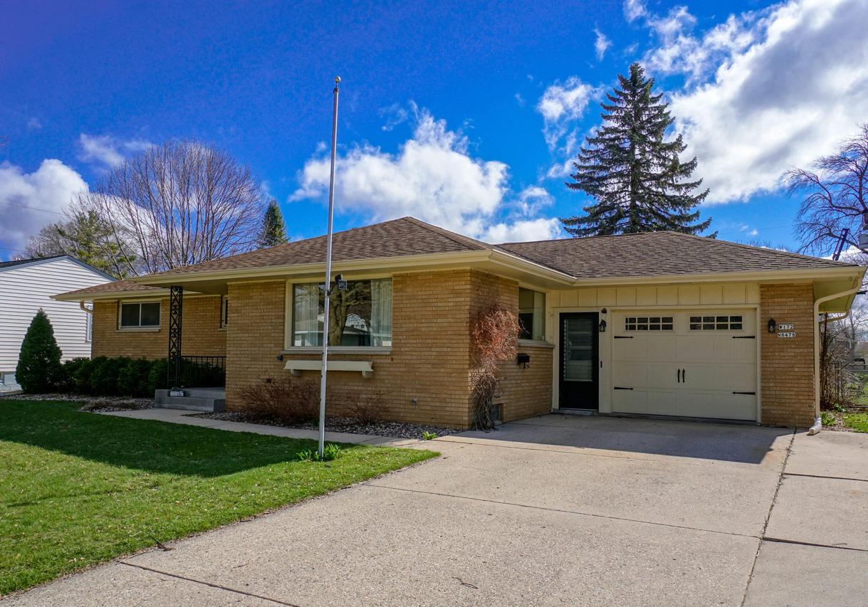 W172N8478 Shady Ln, Menomonee Falls, WI 53051