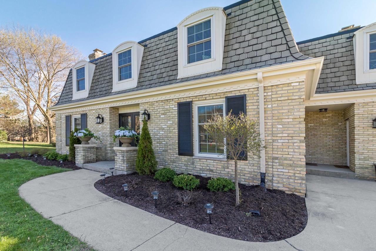 21055 Oak Ridge, Brookfield, WI 53045