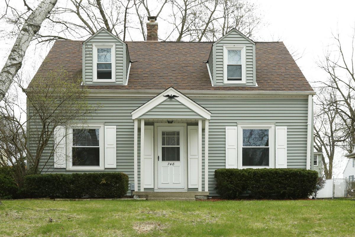 748 N 113th St, Wauwatosa, WI 53226