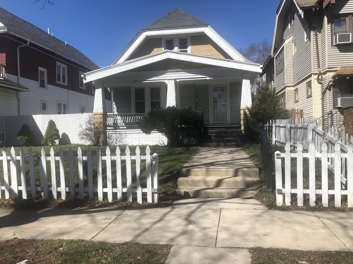2911 N 40th St, Milwaukee, WI 53210