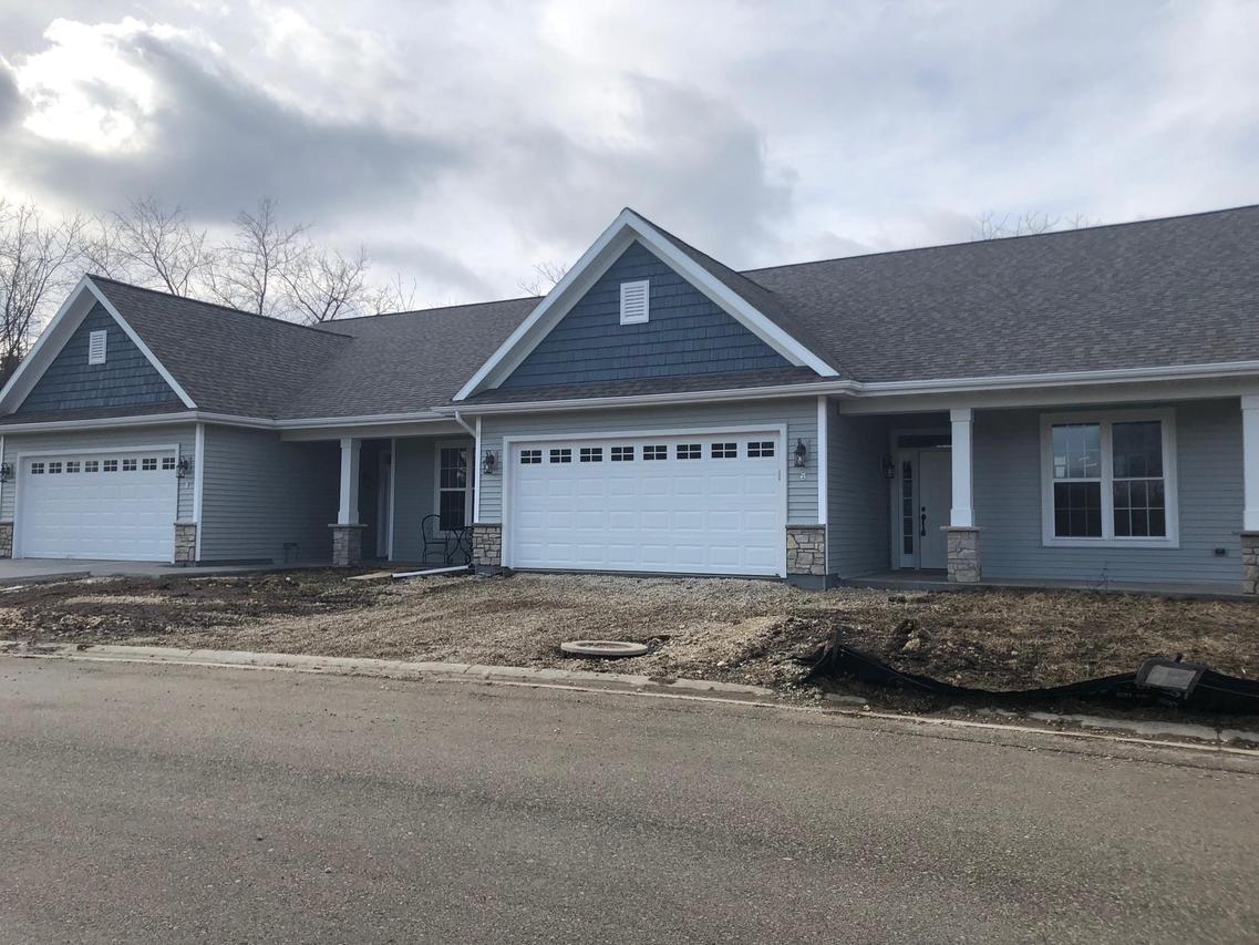 2 Briarknoll Cir., Saukville, WI 53080