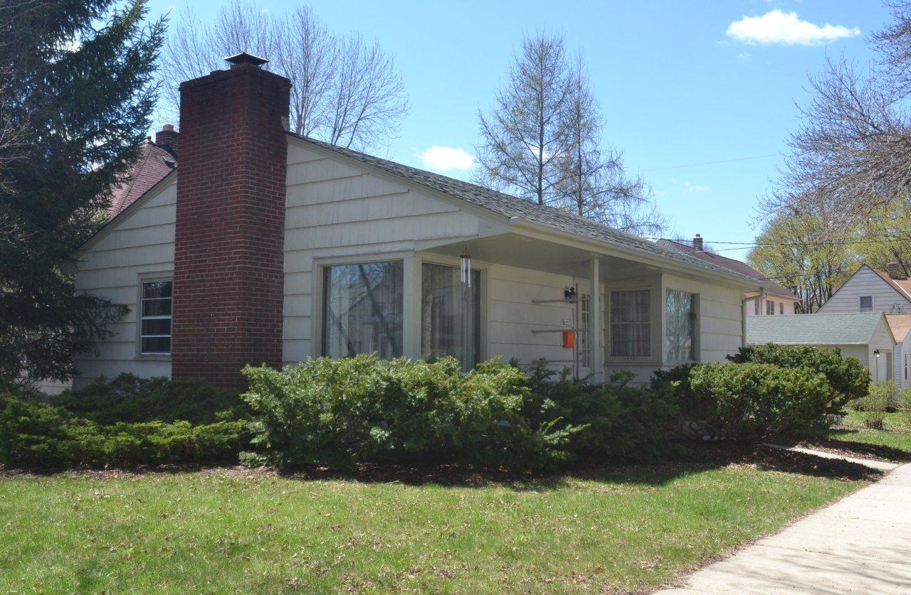 6907 W Meinecke Ave., Wauwatosa, WI 53213