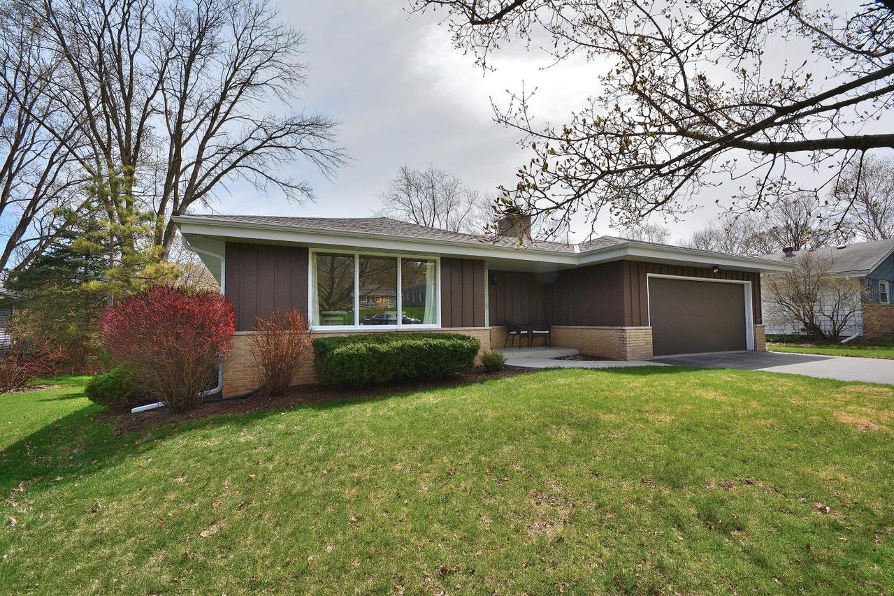 840 Garvens Ave, Brookfield, WI 53005