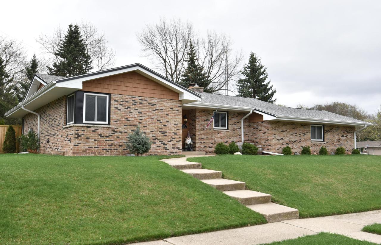 201 Peters Pkwy, Burlington, WI 53105