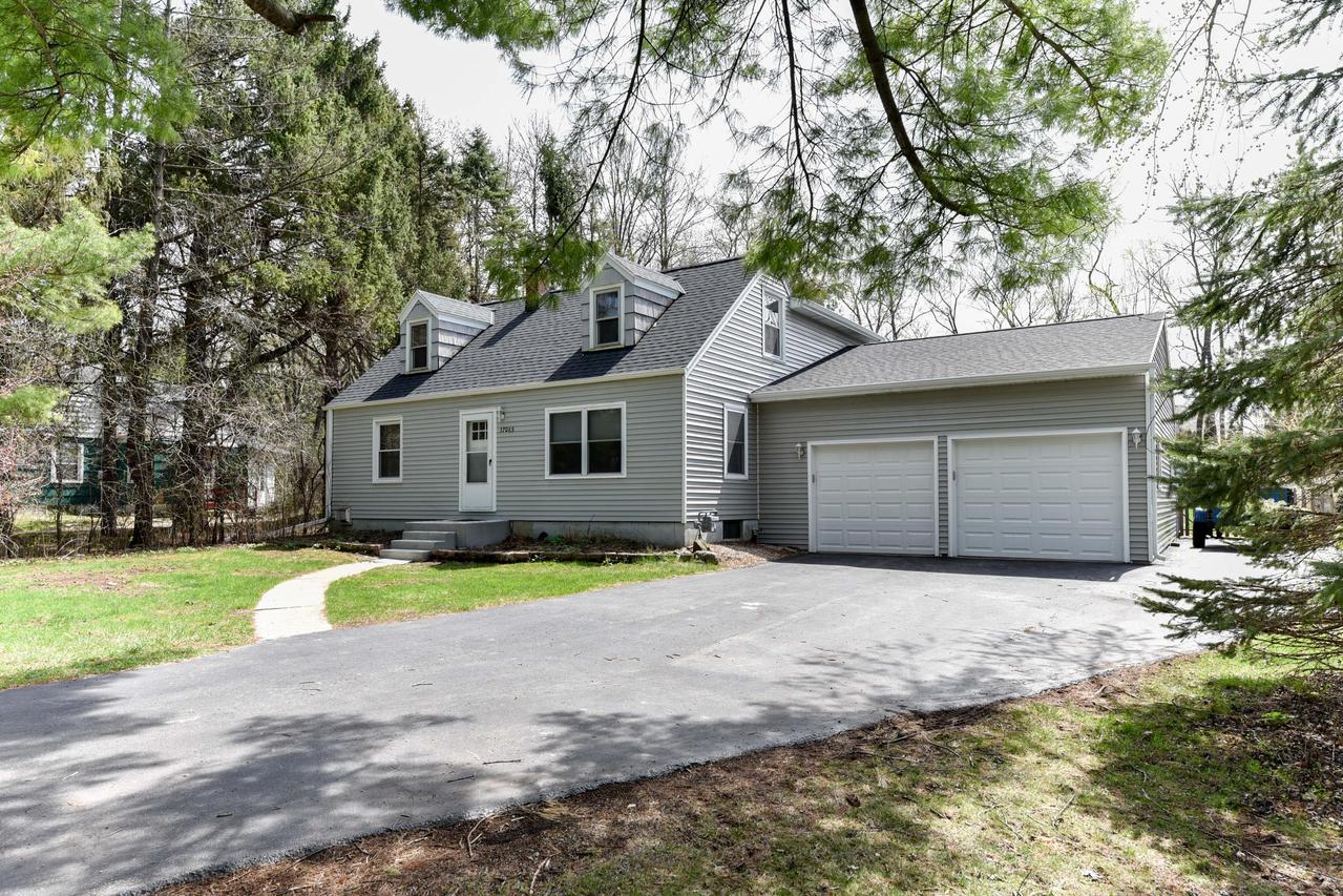 17065 Judith Ln, Brookfield, WI 53005