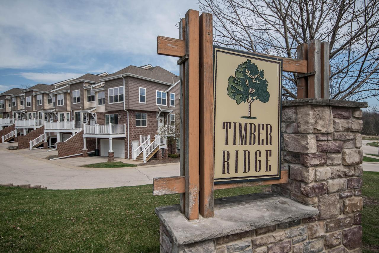 812 Timber Ridge Ct. #1, Waukesha, WI 53189
