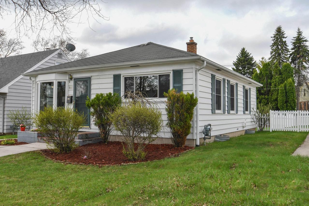 8013 W Lisbon Ave, Milwaukee, WI 53222
