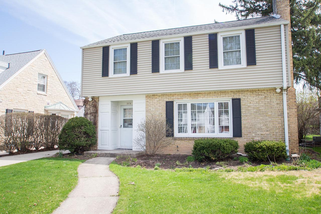 2438 N 82nd St, Wauwatosa, WI 53213