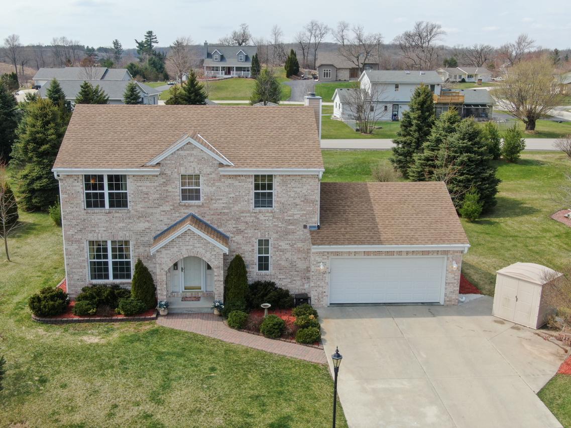 202 Woodfield Dr., Eagle, WI 53119