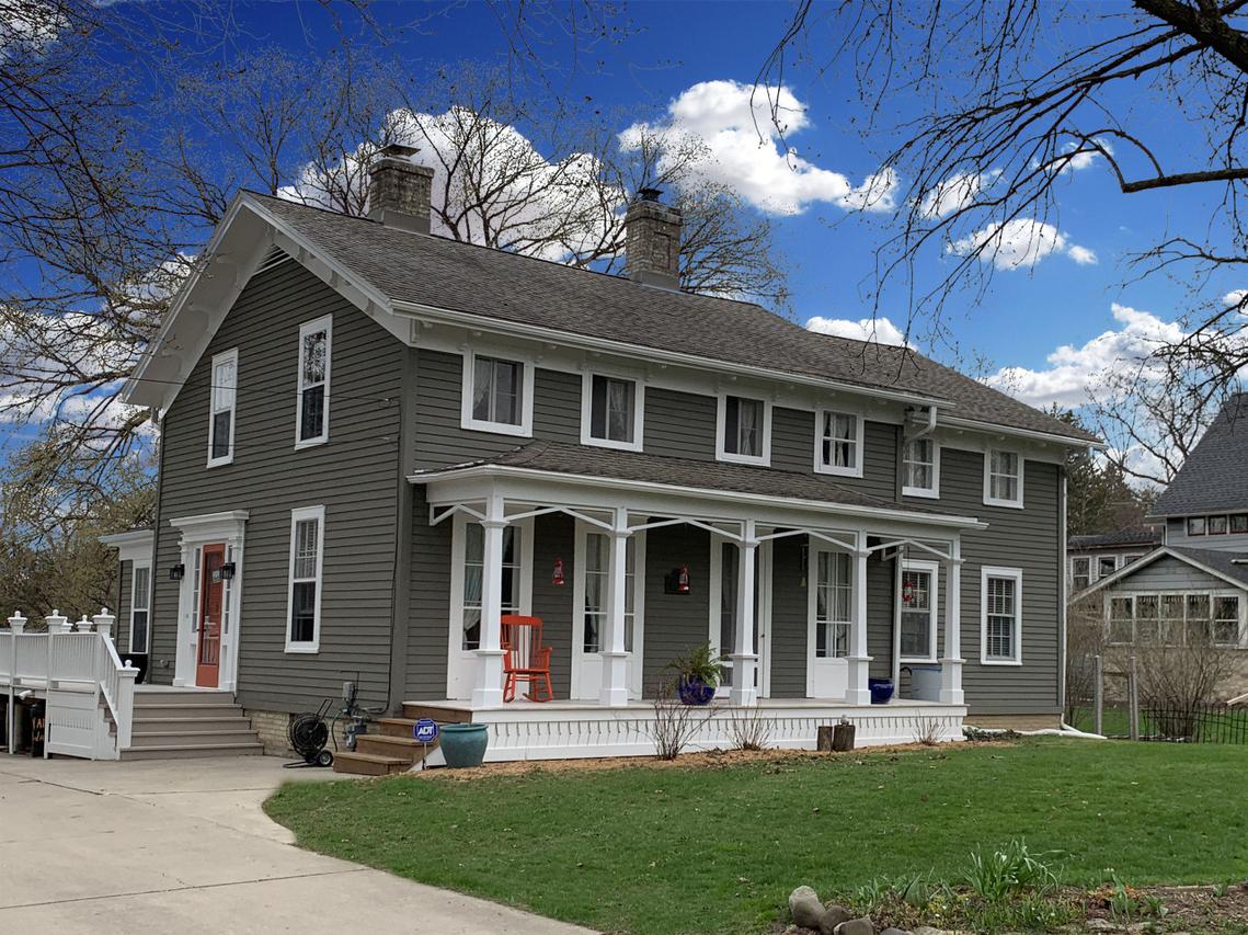 12323 W Watertown Plank Rd, Wauwatosa, WI 53226