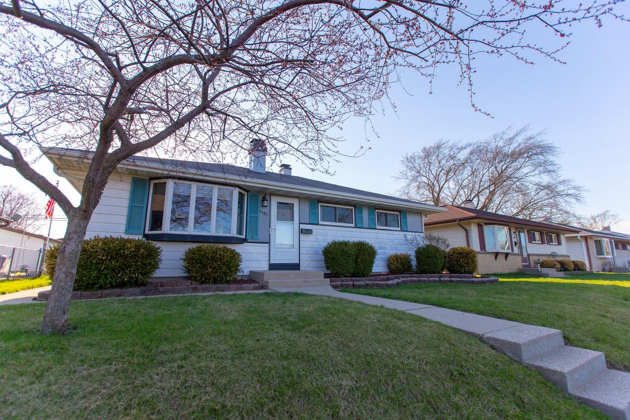6687 S 19th St, Milwaukee, WI 53221