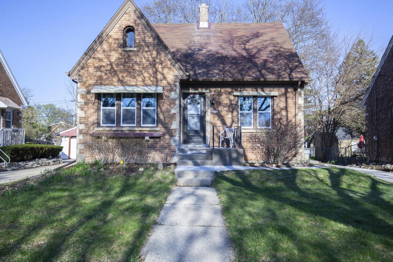 5910 N 39th St., Milwaukee, WI 53209