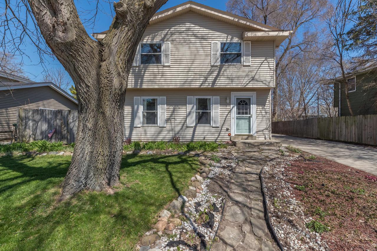 8516 Westminster Dr, Sturtevant, WI 53177
