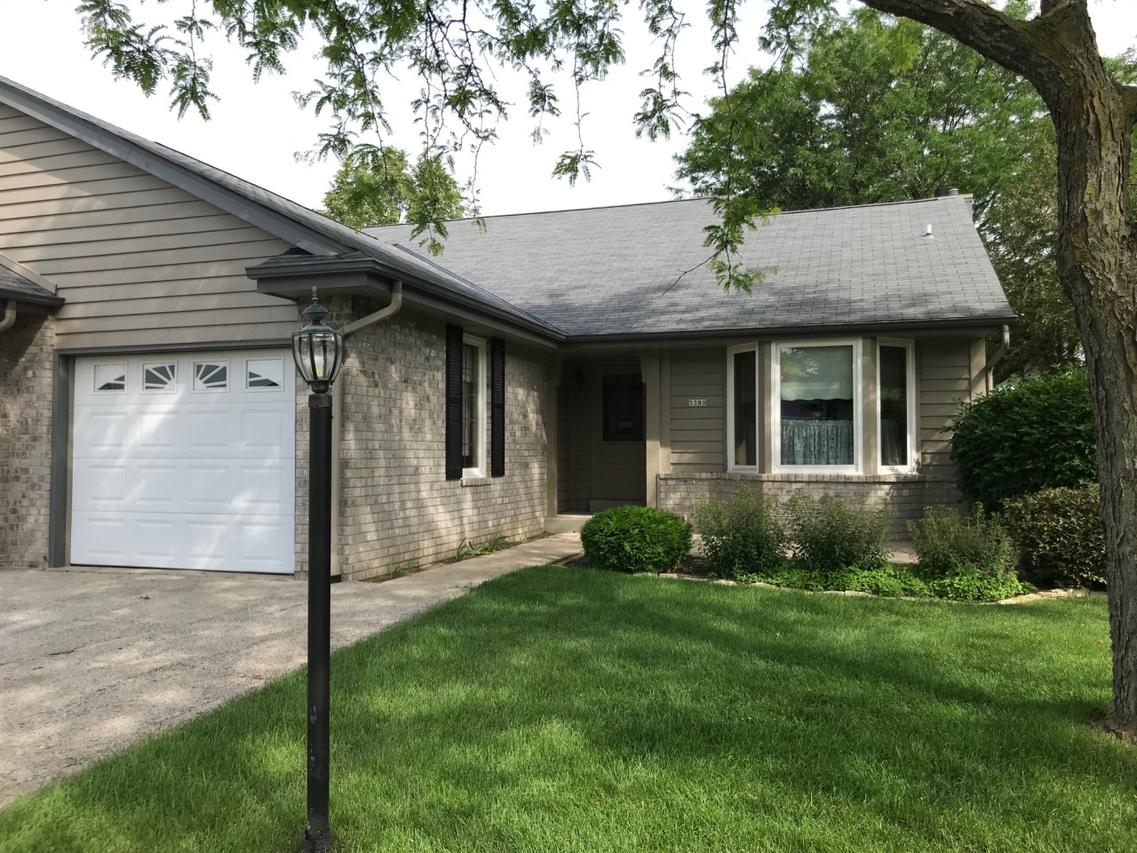 5389 S Somerset Ln, Greenfield, WI 53221