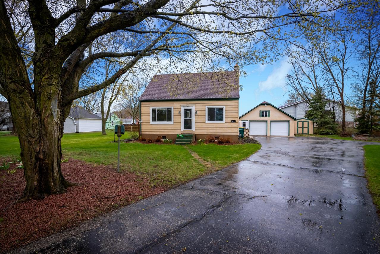 119 Oak St, Slinger, WI 53086