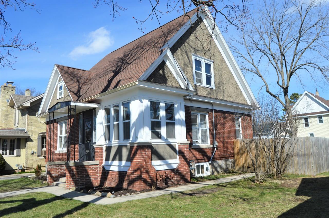 405 N 5th St, Watertown, WI 53094