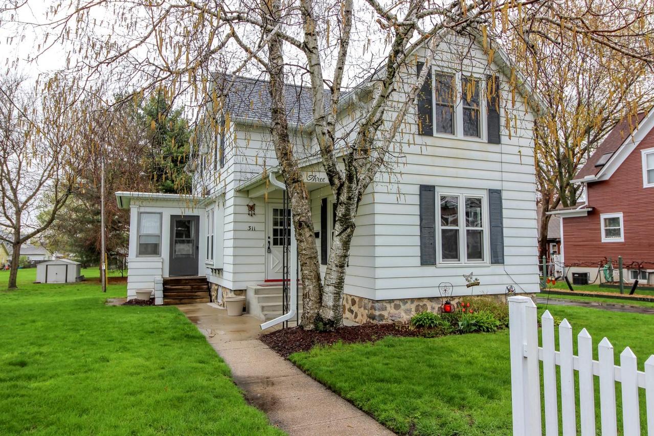 311 N 4th St, Fort Atkinson, WI 53538