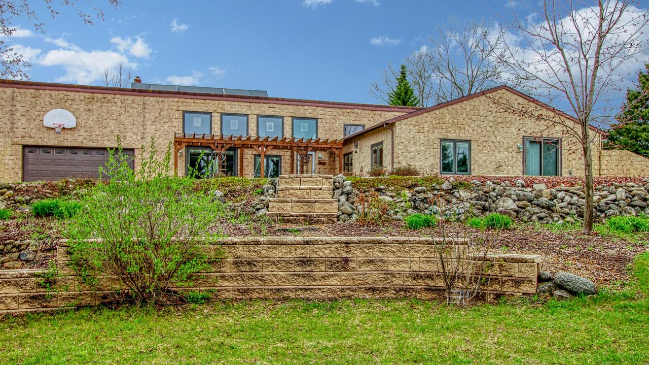 W250N7765 Hillside Ln, Lisbon, WI 53089