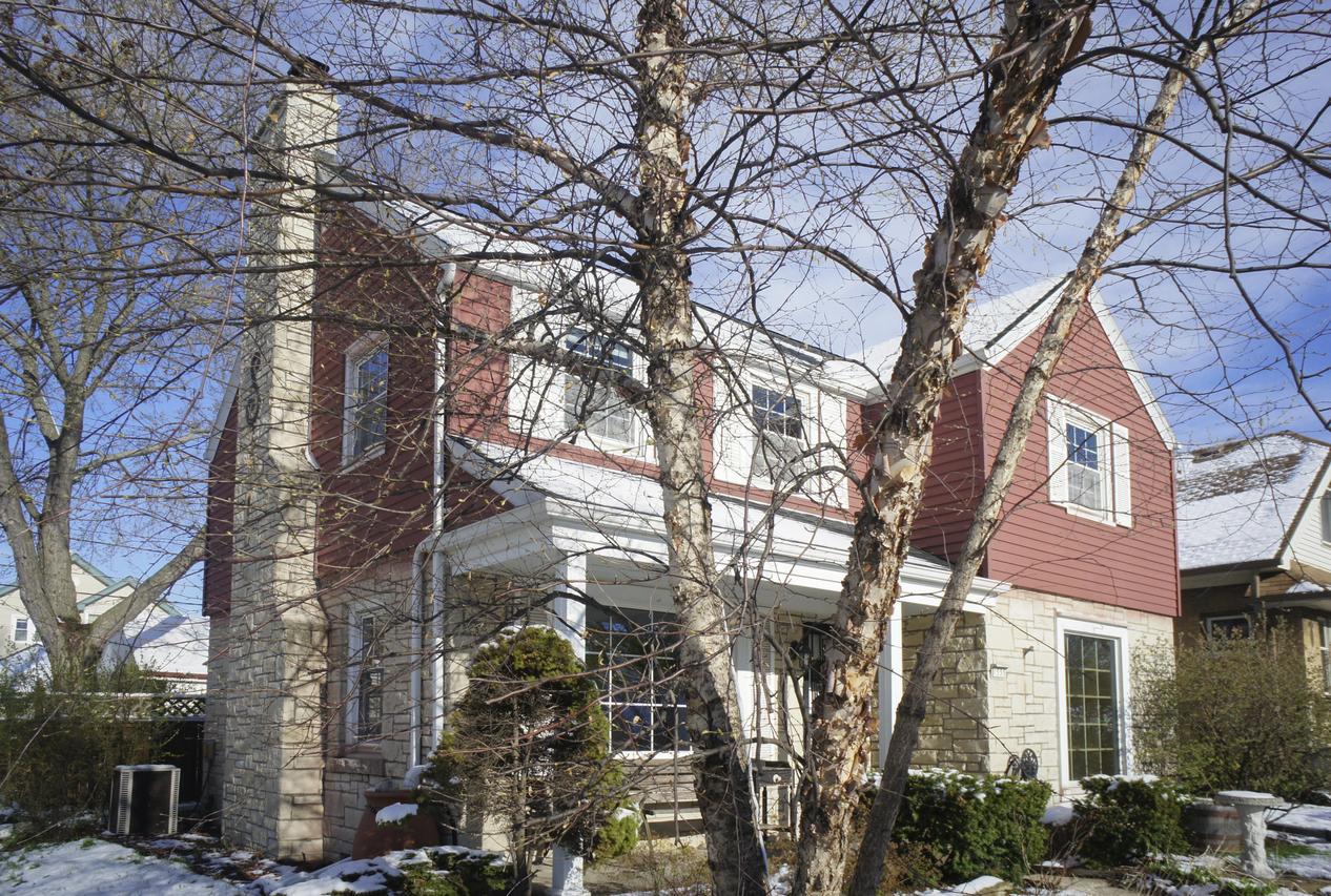 1555 S 54th St, West Milwaukee, WI 53214