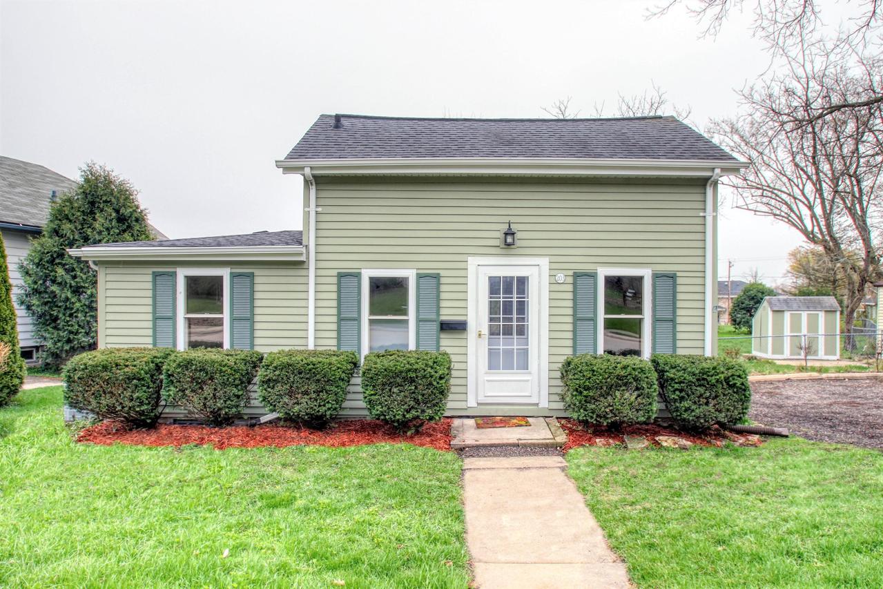 203 W Capitol Dr, Hartland, WI 53029