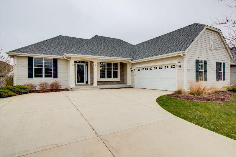 1712 Prairie Dr, West Bend, WI 53095