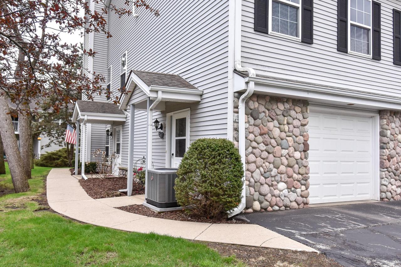 169 Heidel Rd., Thiensville, WI 53092