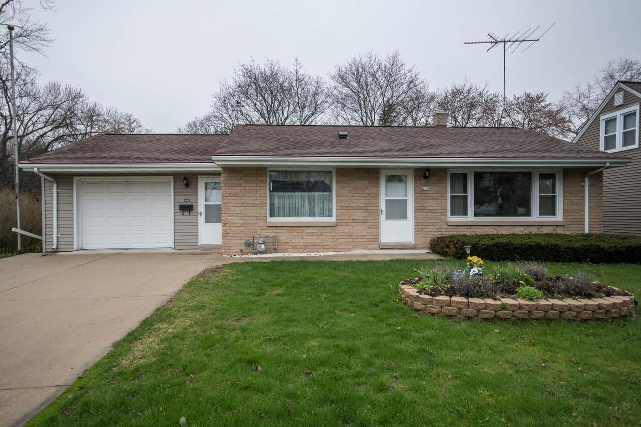 229 N Spring St, Port Washington, WI 53074