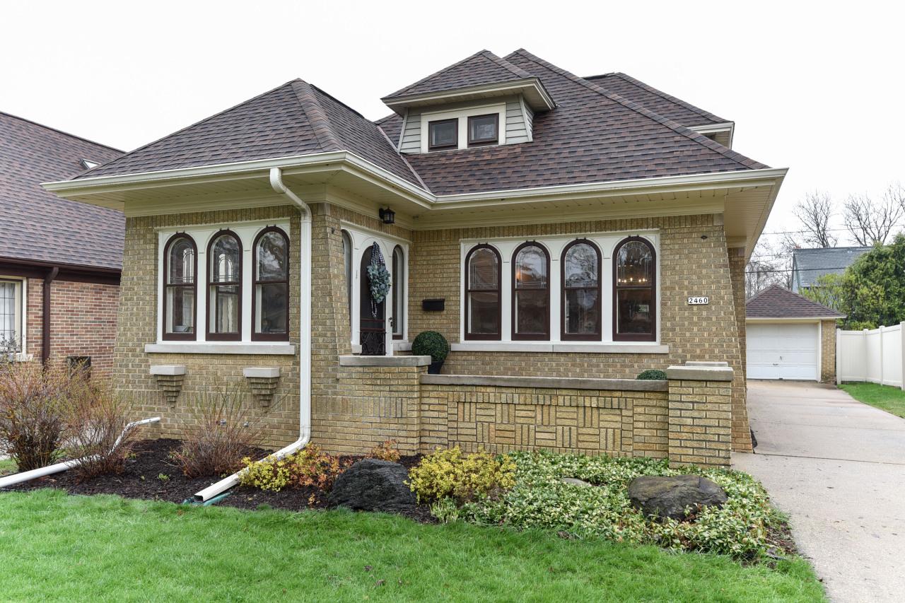 2460 N Lefeber Ave, Wauwatosa, WI 53213
