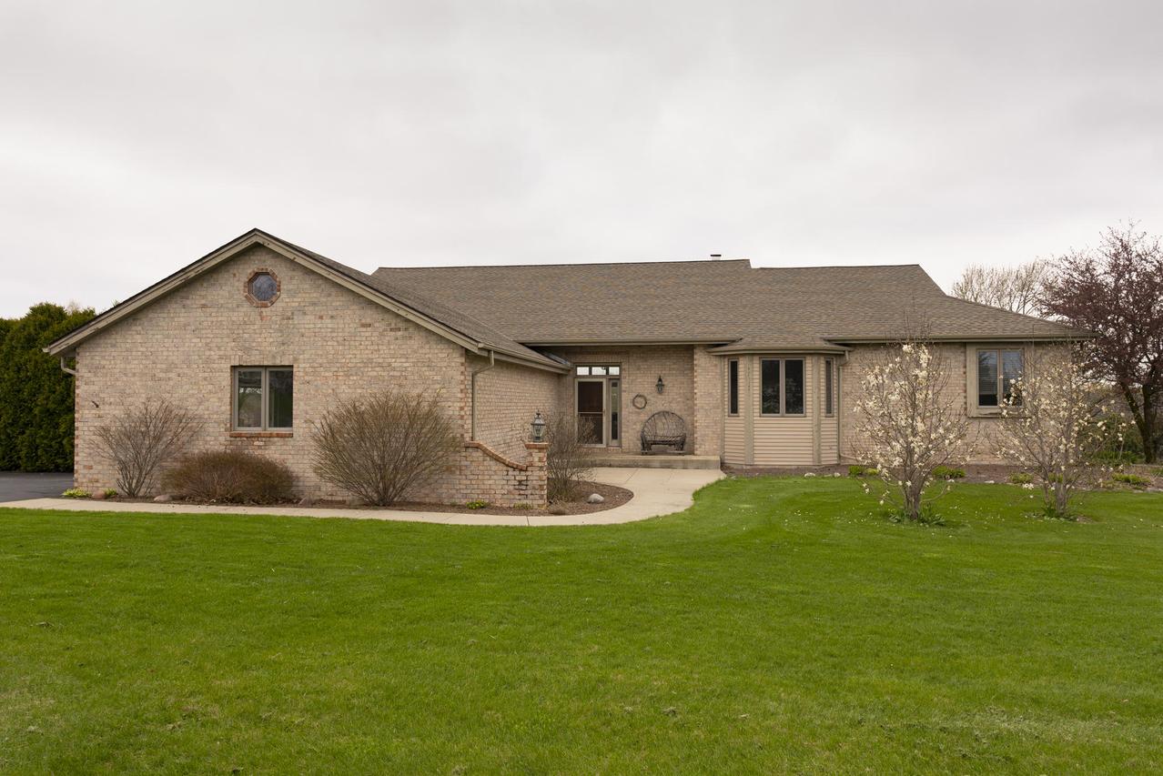 N49W25530 Mckerrow Dr, Lisbon, WI 53072