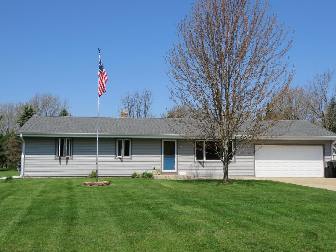 S79W33016 Arnold Ct., Mukwonago, WI 53149