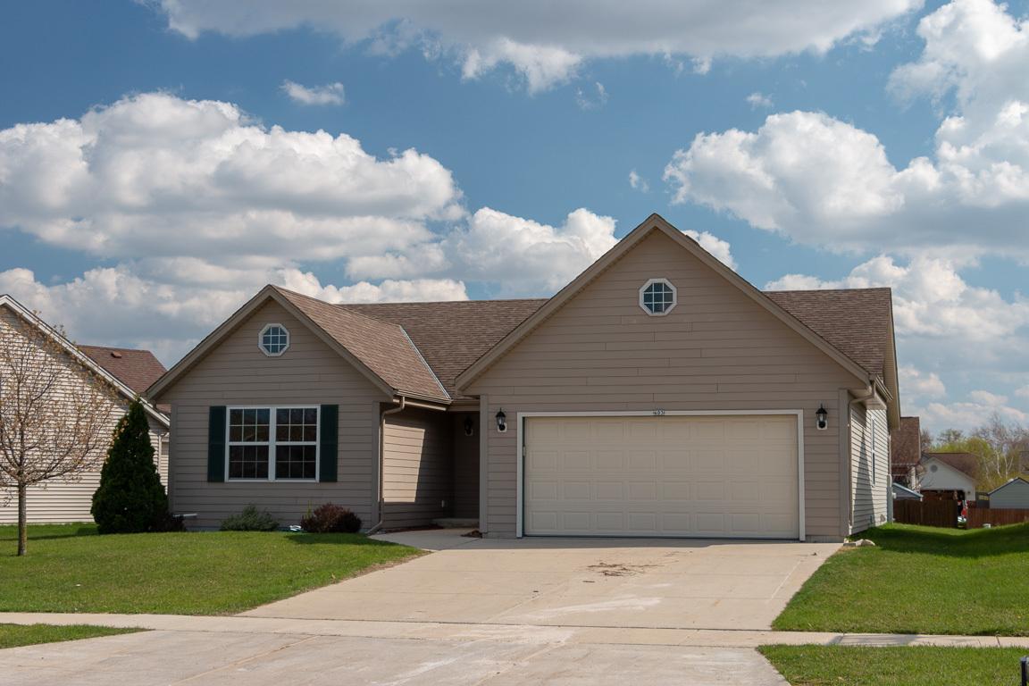 403 Sand Dr, West Bend, WI 53095