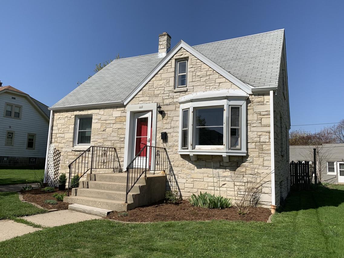 209 S 77th St, Milwaukee, WI 53214