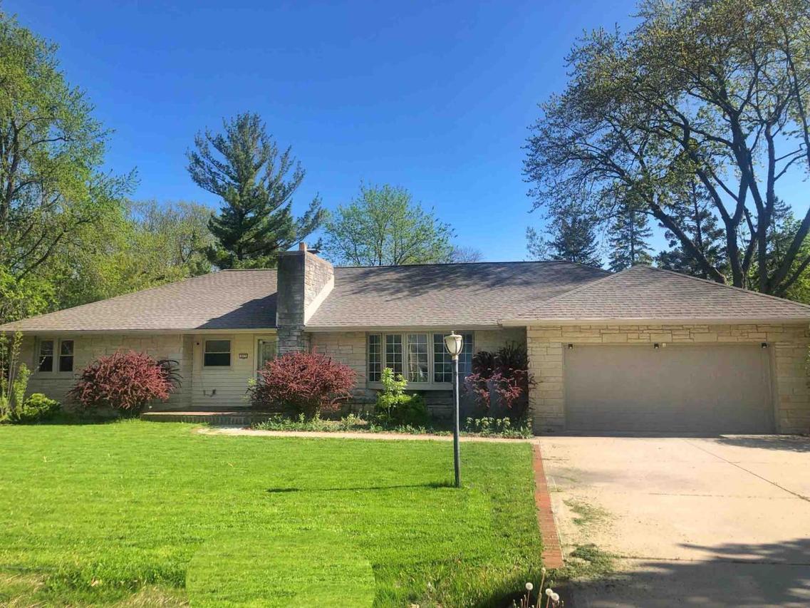 803 E Fox Ln, Fox Point, WI 53217