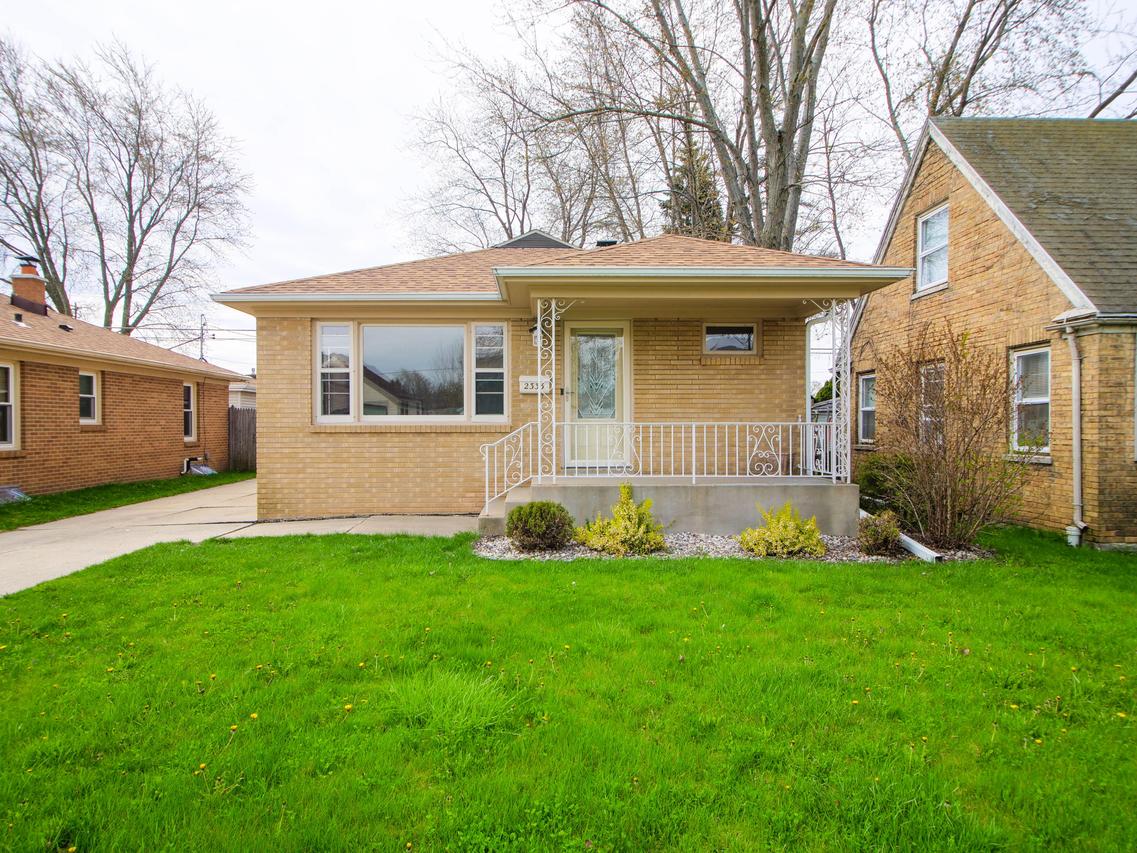 2333 Dwight St, Racine, WI 53403
