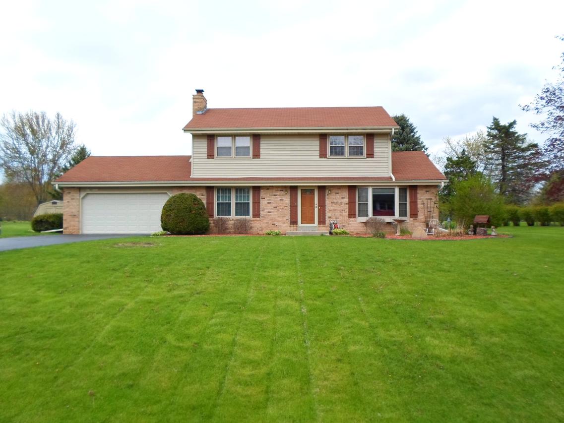 S67W32622 Ashton Way, Mukwonago, WI 53149