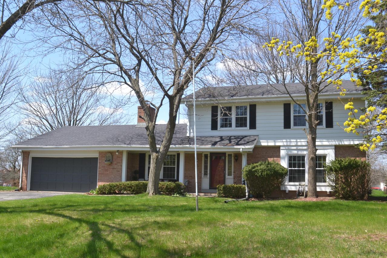 4644 W Laurmark Ct, Mequon, WI 53092