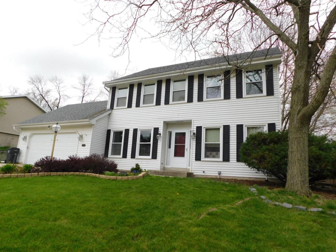 2449 Brentwood Dr, Waukesha, WI 53188