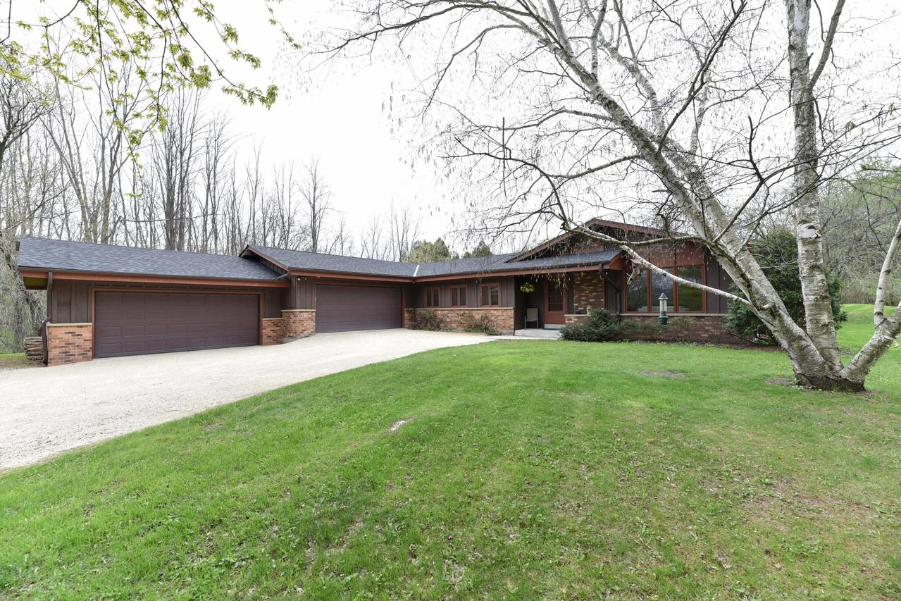 11303 Cedar Creek, Cedarburg, WI 53012