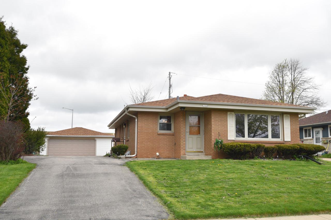 1540 W Foster Ave, Milwaukee, WI 53221